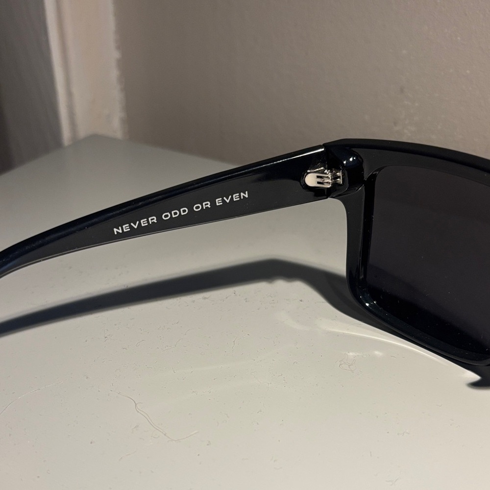 Neven Black Sunglasses - Picture 5 of 6